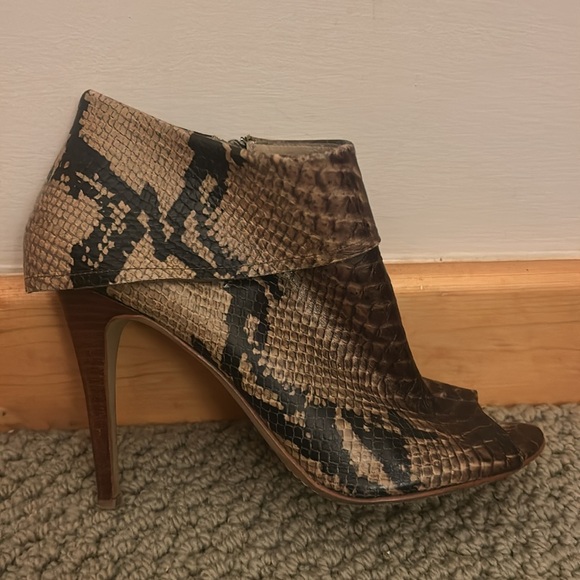Snake Print Booties sz 8.5 - Picture 2 of 9